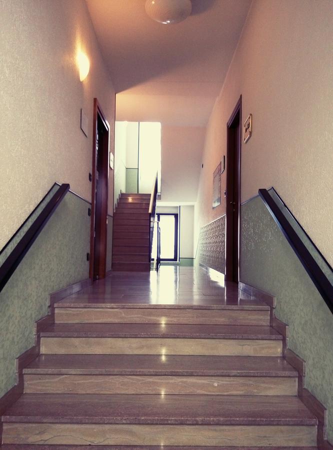 Hotel Cristallo Новара Екстериор снимка