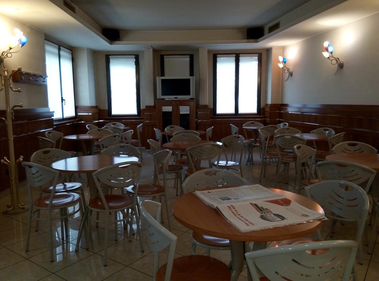 Hotel Cristallo Новара Екстериор снимка