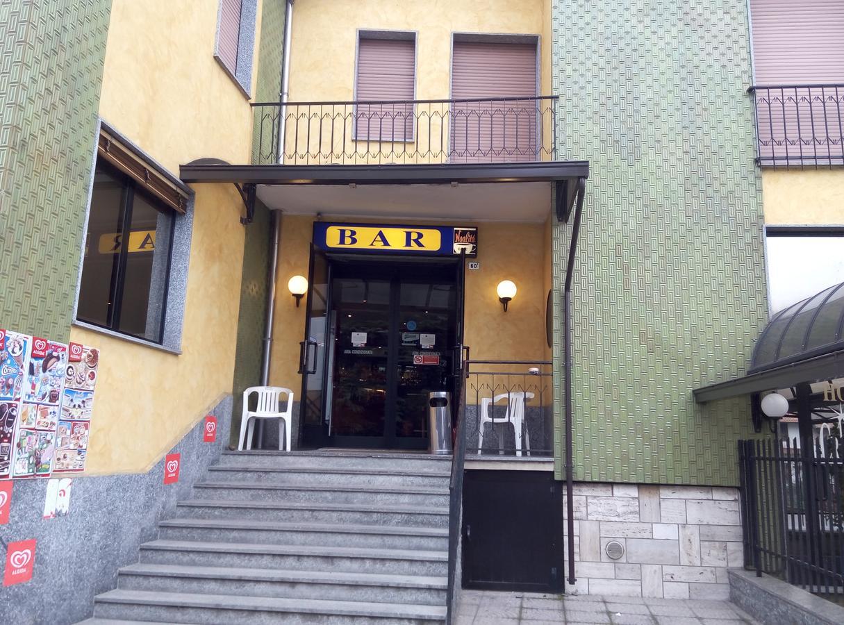 Hotel Cristallo Новара Екстериор снимка