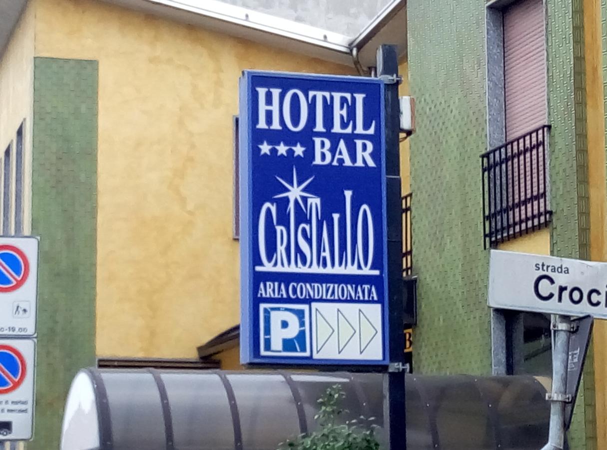 Hotel Cristallo Новара Екстериор снимка