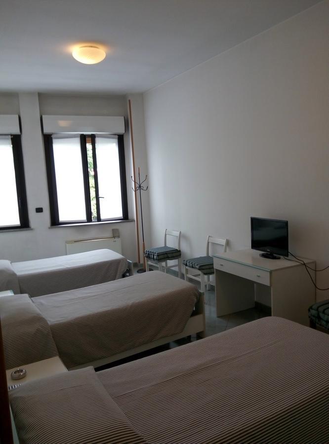 Hotel Cristallo Новара Екстериор снимка