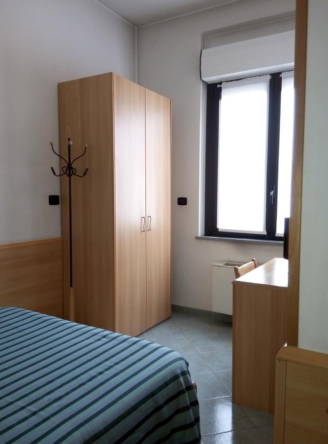Hotel Cristallo Новара Екстериор снимка