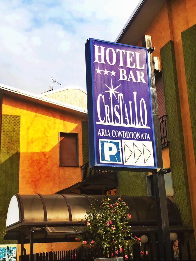 Hotel Cristallo Новара Екстериор снимка