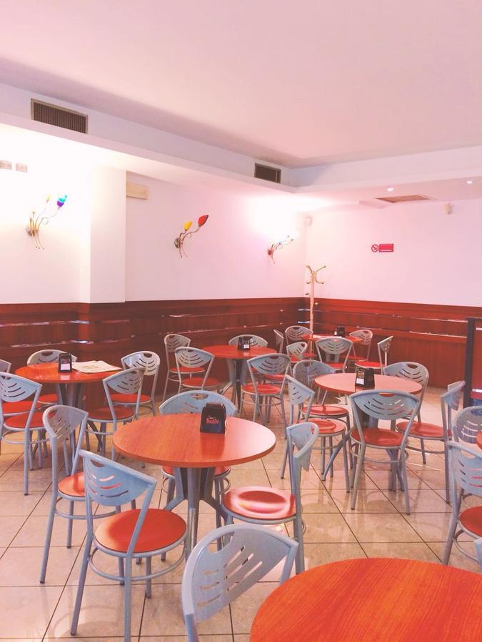 Hotel Cristallo Новара Екстериор снимка