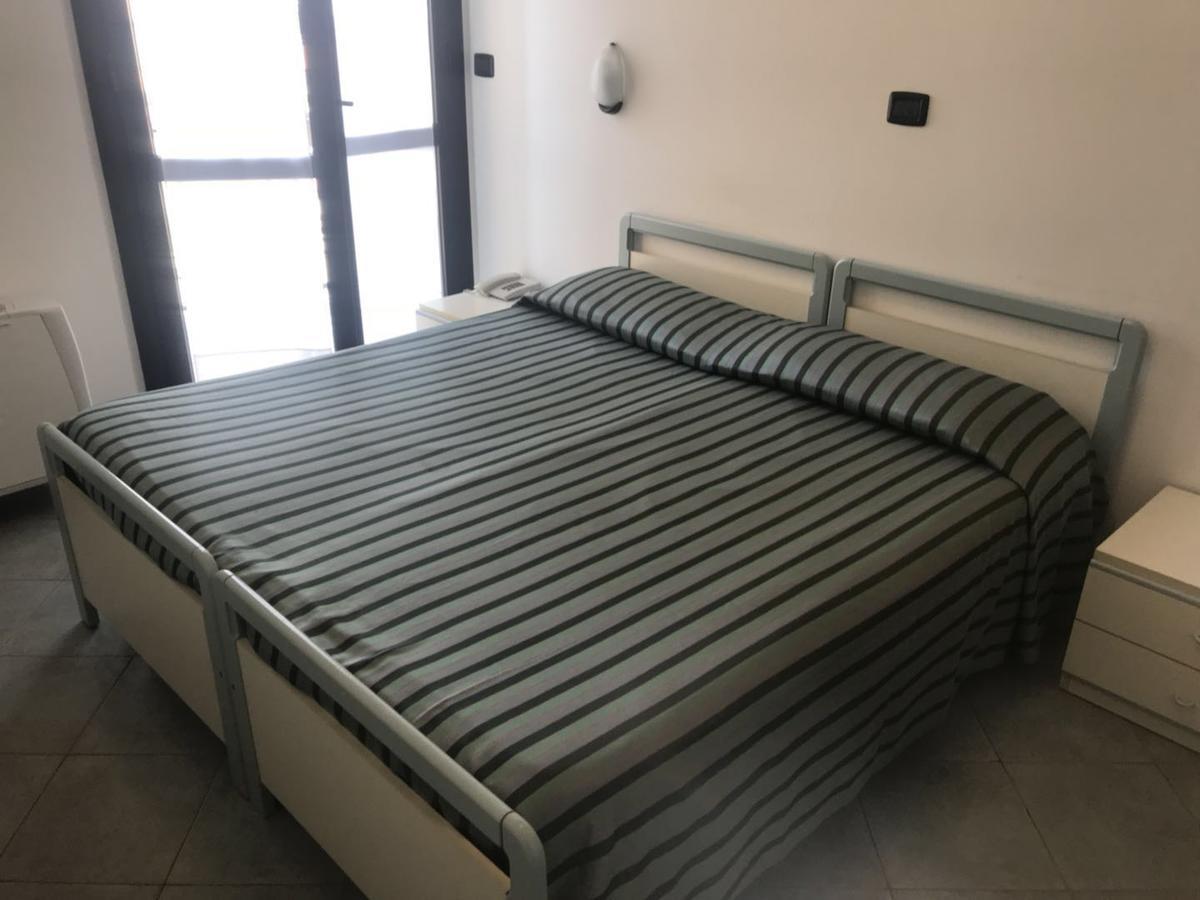 Hotel Cristallo Новара Екстериор снимка