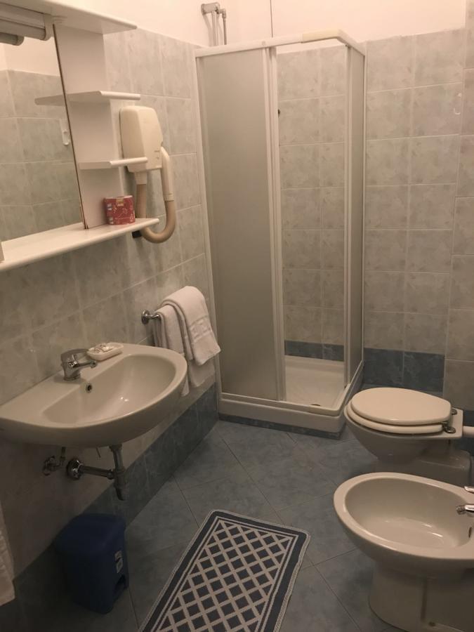 Hotel Cristallo Новара Екстериор снимка
